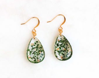 Resin Earrings With Pressed Green Flowers and Gold Flakes, Clear Drop Earrings, Nature Inspired Jewelry, Birthday Gift