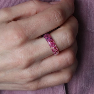 Resin Ring with Pressed Pink, Purple, White Queen Anne's Lace Flowers and Silver/Gold/Copper Flakes, Faceted Ring image 3