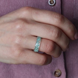 Nature Inspired Resin Ring Band with Pressed Mint Queen Anne's Lace Flowers and Gold/Silver/Copper Flakes Real Flowers Inside image 4