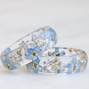 Forget-Me-Not and Gypsophila Flowers Resin Ring with Gold/Silver/Copper Flakes Nature Inspired Jewellery with Real Flowers Inside image 4