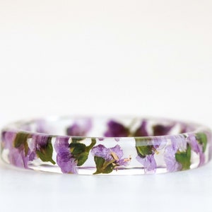 Thin Resin Ring With Pressed Purple Flowers and Gold/Silver/Copper Flakes, Nature Inspired Resin Jewellery, Delicate Floral Gift