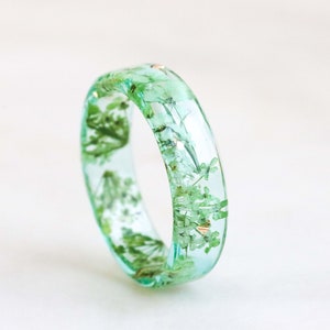 Mint Resin Ring with Dried White Flowers, Nature Inspired Jewelry, Floral Accessory, Nature Lover Gift, Summer Accessory