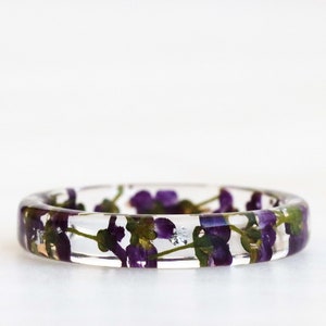 Thin Resin Ring With Pressed Purple Alyssum Flowers and Gold/Silver/Copper Flakes, Nature Inspired Resin Jewellery, Floral Gift