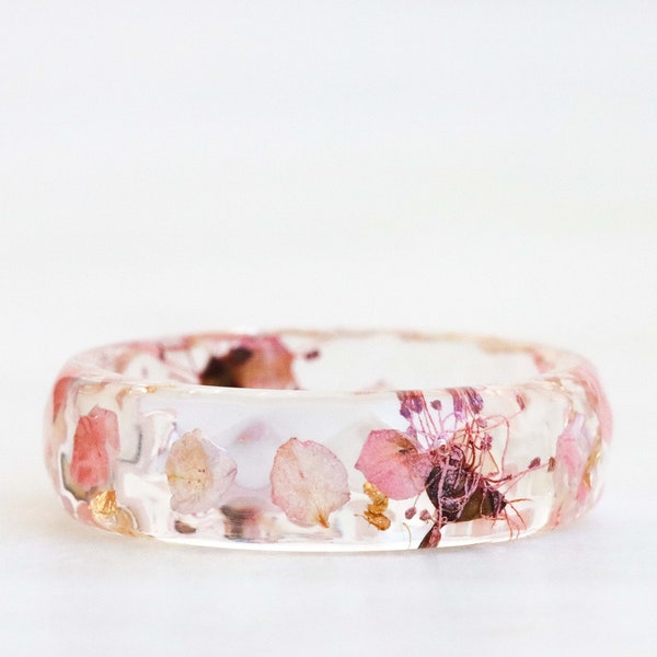 Rosa Blüten Ring, Eleganter Facettierter Resin Ring mit echten Blütenblättern und Gold/Silber/Kupfer Flocken, Natur Inspirierter Schmuck, Weihnachtsgeschenk