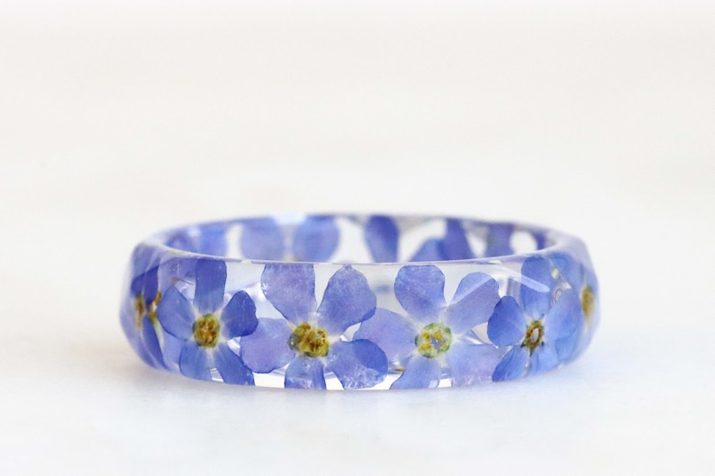 Bague myosotis Jonc floral avec fleurs bleu clair et flocons d'or/argent/cuivre Bijoux en résine Bague à facettes avec petites fleurs image 9