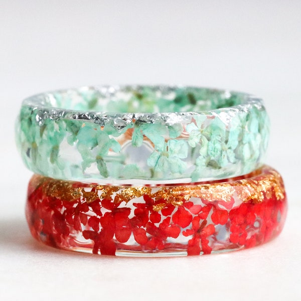 Set van twee ringen van hars met echte bloemen - Mint Red Queen Anne's Lace Flowers en Gold/Silver/Copper Flakes - Natuur geïnspireerde sieraden