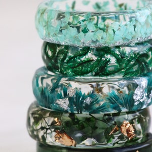 Nature Inspired Resin Ring Band with Pressed Mint Queen Anne's Lace Flowers and Gold/Silver/Copper Flakes Real Flowers Inside image 3