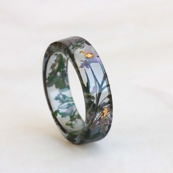 Black Resin Ring With Real Flowers and Gold/Silver/Copper Flakes Inside, Nature Inspired Jewelry, Floral Ring, Nature Lover Gift