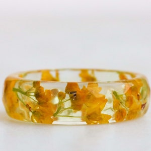 Resin Ring with Yellow Flowers, Radiant Faceted Resin Ring with Real Yellow Alyssum Flowers and Metallic Flakes, Nature Inspired Jewelry image 2