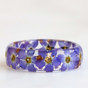 Floral Ring With Forget-Me-Not Flowers, Resin Jewelry, Faceted Ring with Tiny Flowers, Nature Lover Gift, Mother's Day Gift image 3