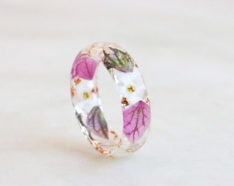 Resin Ring with Pressed White Forget-Me-Not Flowers, Pink Sage Leaves and Silver/Gold/Copper Flakes, Nature Jewelry, Faceted White Pink Ring