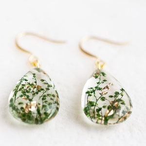 Resin Earrings With Pressed Green Flowers and Gold Flakes, Clear Drop Earrings, Nature Inspired Jewelry, Birthday Gift