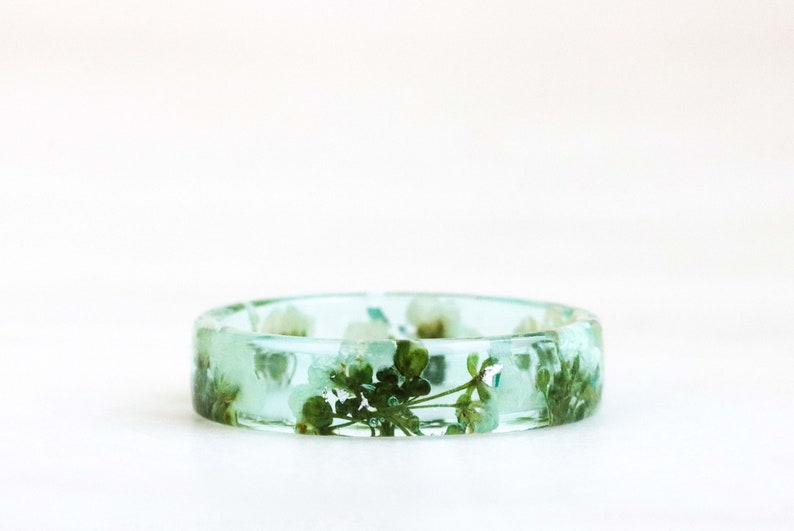 Mint Resin Ring with Dried White Flowers, Nature Inspired Jewelry, Floral Accessory, Nature Lover Gift, Valentine's Day Gift image 3
