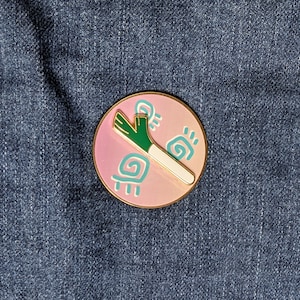 Leekspin Pin - Spinning Enamel Pin - Miku - Orihime Inoue - Farfetch&#39;d - Leek Spin Song