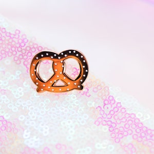 Pretzel Pin - Rose Gold