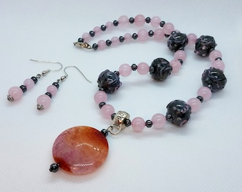 Dragons Vein Agate Gemstone Pendant Necklace and Earrings Set in Pink and Gray