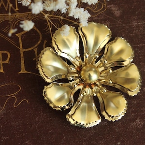 Vintage 1960s Brooch, Flower in Gold Tone Metal