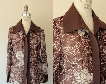 1970年代のヴィンテージシャツ、ダガーカラーの花柄オープンブラウスまたはジャケット、長袖カバーアップ