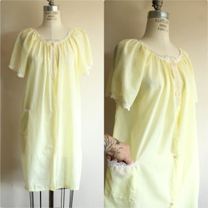 Vintage 1960s  1970s Yellow Robe with Pockets, Brava Housecoat, White Lace Trim