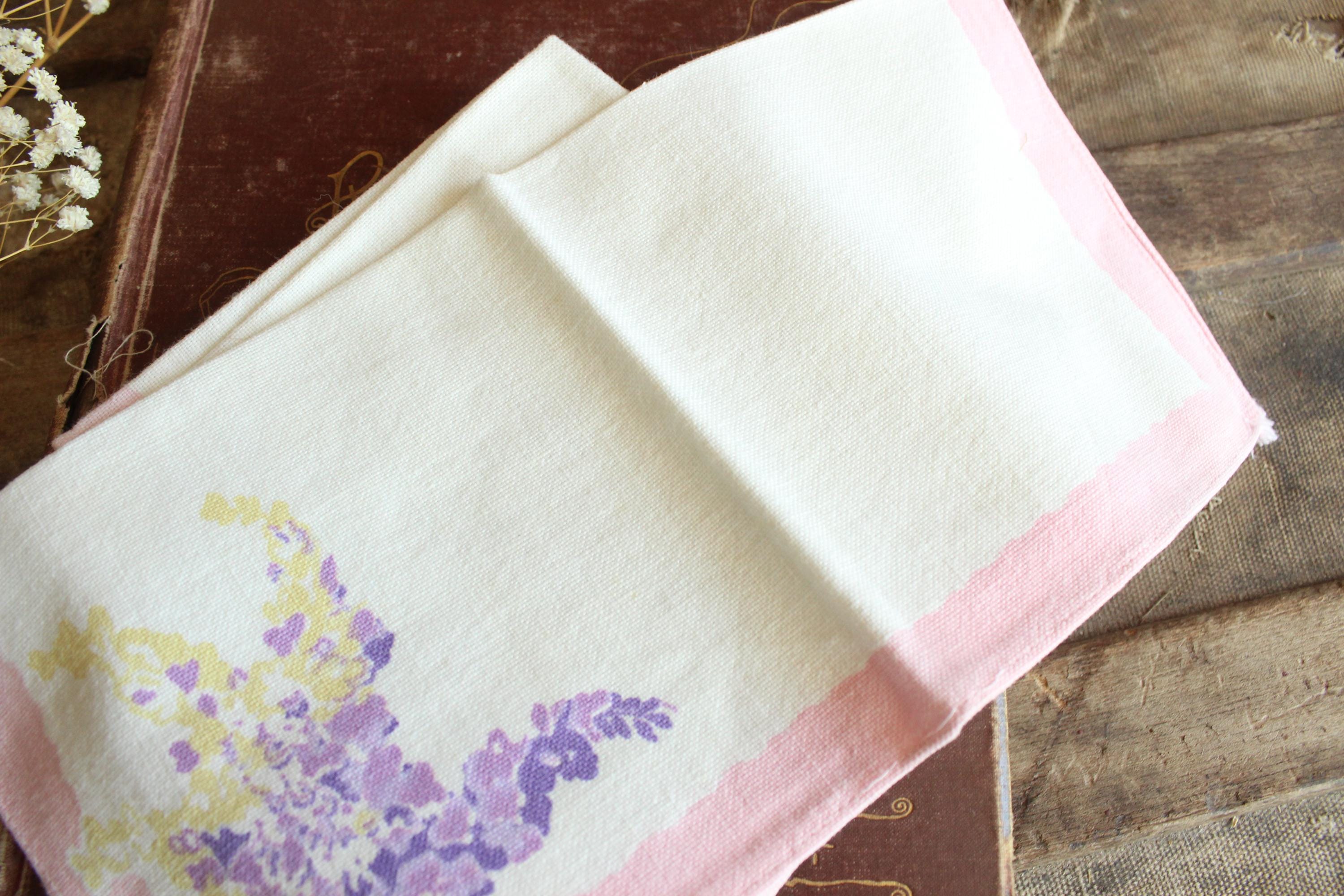 Vintage 1960s 1970s Napkins Set of Five, Floral Print on White and  display picture 1