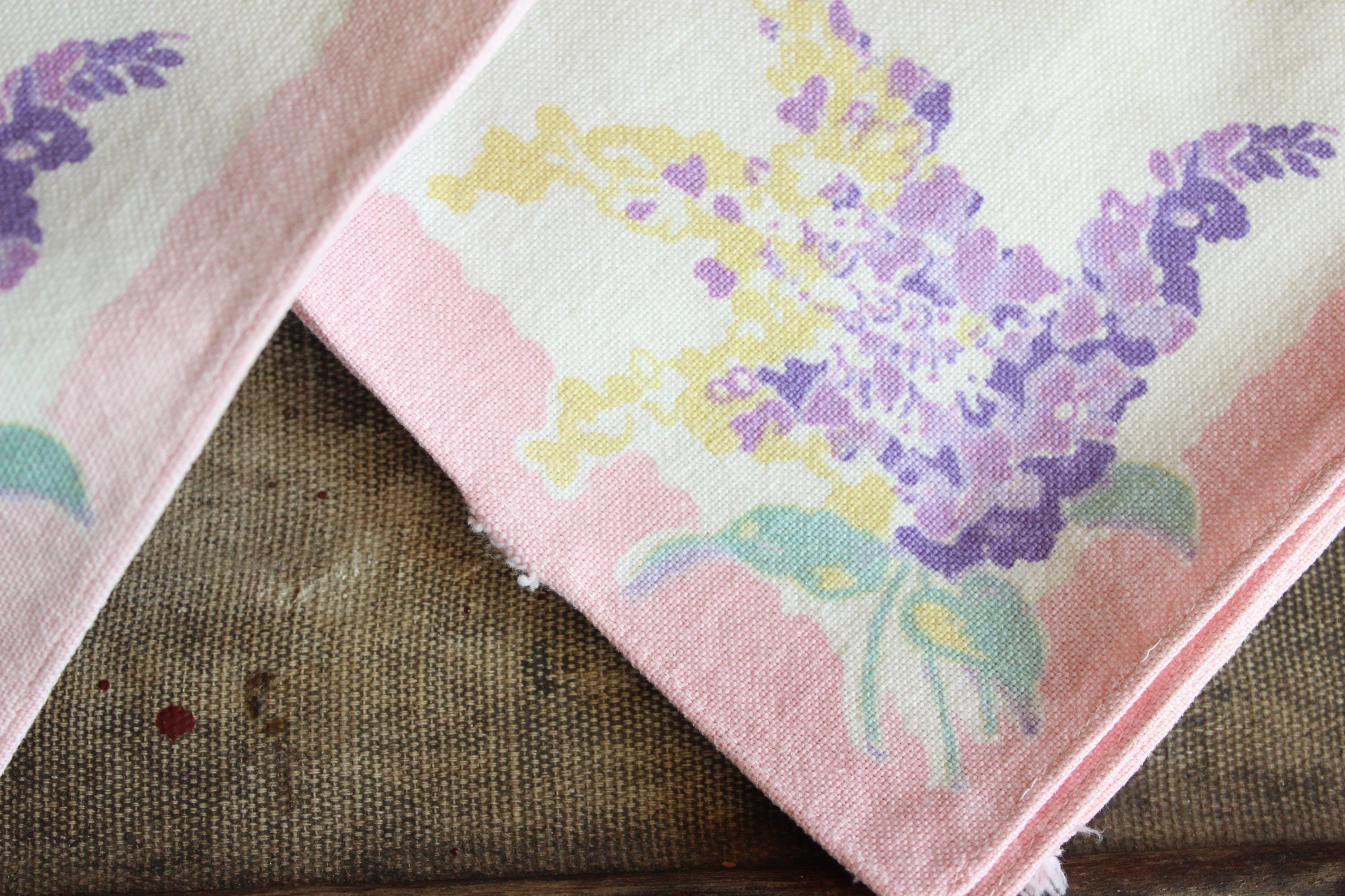 Vintage 1960s 1970s Napkins Set of Five, Floral Print on White and  display picture 1