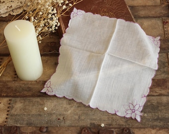 ヴィンテージハンカチ、白いコットンハンカチに紫の花の刺繍