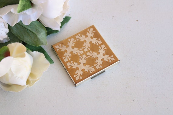 Vintage 1950s Compact, Elgin Enamel Mirrored Powd… - image 1