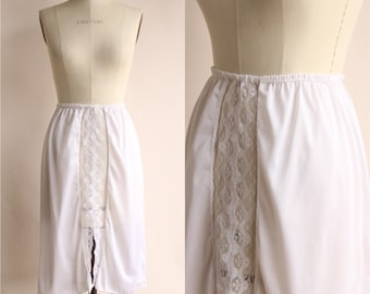 Vintage 1980s Half Slip, Pierre Cardin Nylon blanco con ribete de encaje, tamaño pequeño