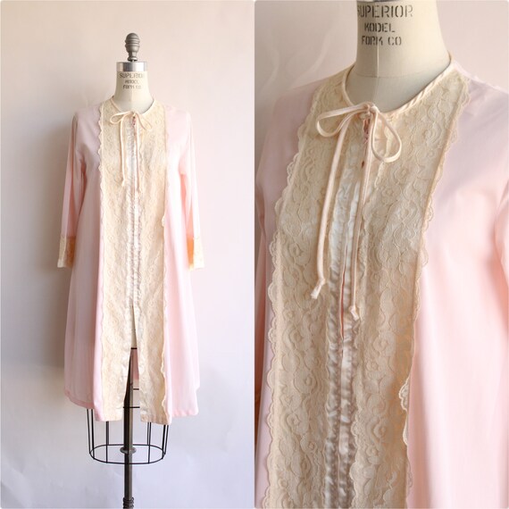 Vintage 1970s Peignoir, Gilead Pink And Lace Nylo… - image 1