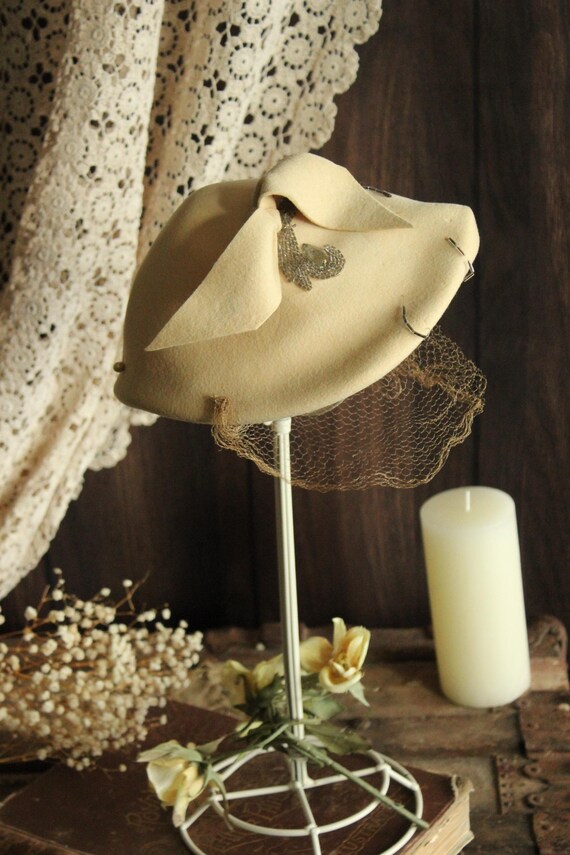 Cream vintage chapeau 1930s Vintage Style Hat in Cream Fleece | The Alice Cloche  main image 2