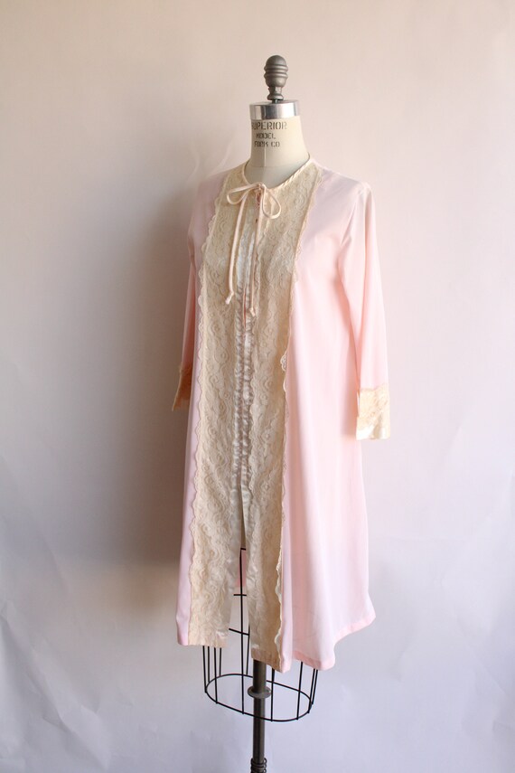 Vintage 1970s Peignoir, Gilead Pink And Lace Nylo… - image 7