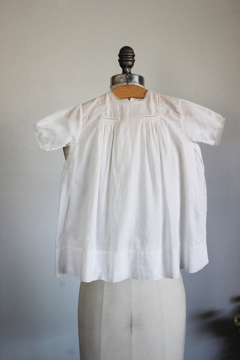 Vintage 1910s 1920s Baby Girls White Cotton Smock Dress Cloth Buttons Christening Baptism Dress Lace Trim