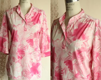 Blusa vintage de los años 60, top de nailon con estampado floral rosa y blanco de Ro-Vel, cuello Nehru.