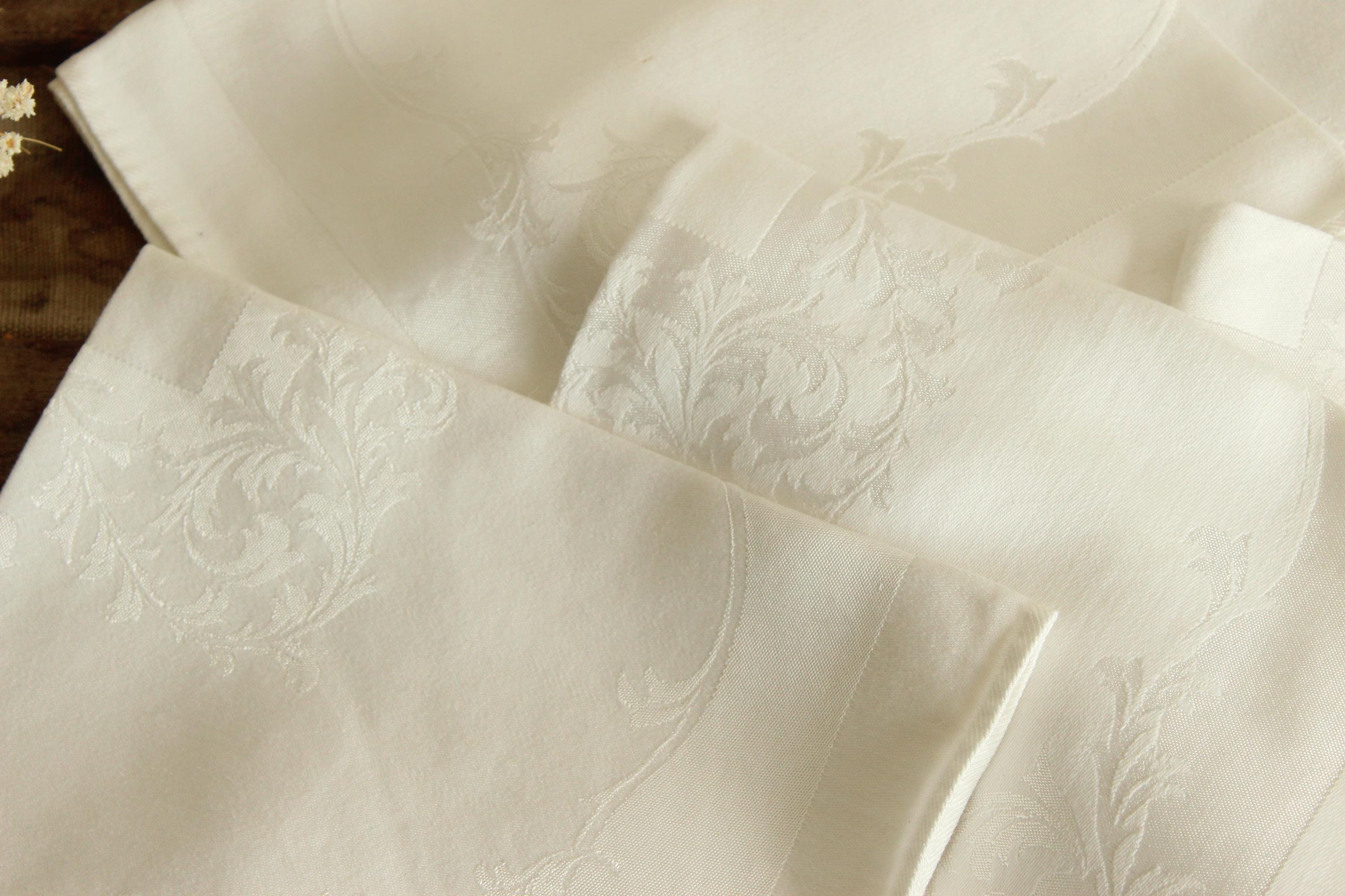 ヴィンテージ テーブルクロスとナプキン 8 枚セット、ホワイト