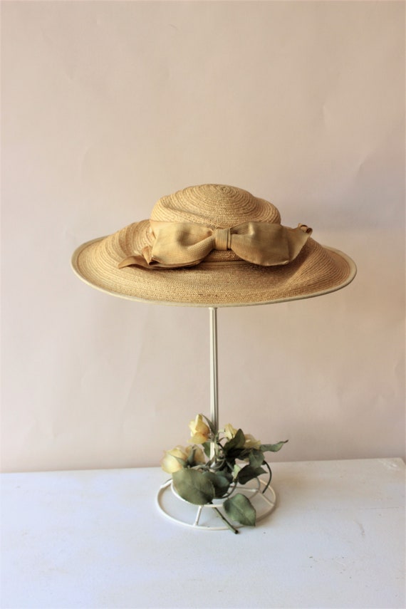 Vintage 1950s Hat / Straw Wide Brimmed Hat with Gr