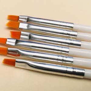 Craft quality, set of two brushes , one flat one slanted brushes, student quality, synthetic hair,  paint brush, crafts, acrylics, oils, ink
