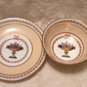 Rare Spode Copelandd antique tea cup - gold leaf border pattern - European Coffee cups  - antique  china