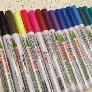 Set of 18 artist outline markers - new art supplies for adults - lettering markers, markers for white paper, black paper - 1.0 mm fine tip