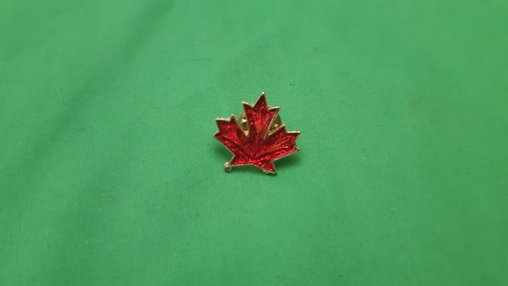 Vintage maple leaf enamel NOS tie pin - red on go… - image 1