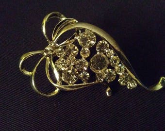 Vintage silver toned metal and clear crystal brooch  - retro jewellery - excellent condition