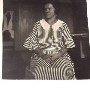 Carte postale photographique ancienne d'Europe - rien au dos de la carte, Autriche, papier éphémère, rayures, portrait, carte photo