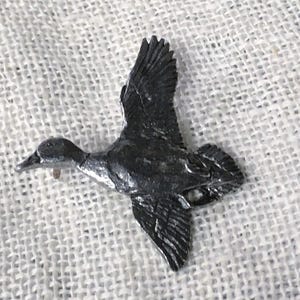 NOS duck pin, detailed cast pewter, animal, gift, groomsmen, goose brooch, lapel pin, bird clan, hunter, hunting