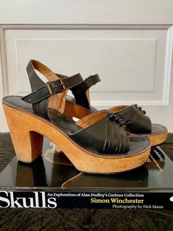 70s vintage chunky wood heels sandals black leather straps size US 6.5 70s vintage chunky wood heels sandals black leather straps size US 6.5