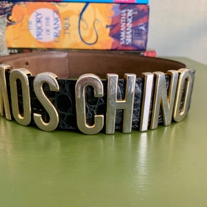 Cinto de couro vintage Y2K MOSCHINO tamanho 42