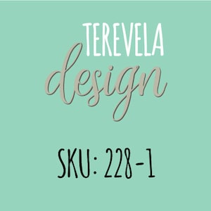 Puede incluir: Un fondo turquesa con el texto "TEREVELA design" en letras blancas y grises. El texto "SKU: 228-1" est&aacute; en letras negras.