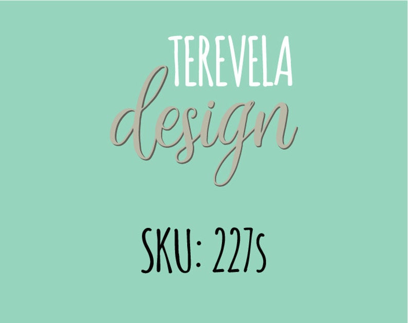 K&ouml;nnte beinhalten: Ein t&uuml;rkisfarbener Hintergrund mit dem Text "TEREVELA design" in wei&szlig;er und grauer Schrift. Der Text "SKU: 227S" befindet sich in schwarzer Schrift unter dem Design.