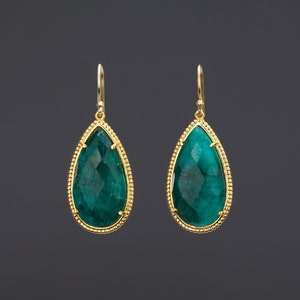 Grandes boucles d’oreilles émeraude, émeraude longue en forme de poire, boucles d’oreilles en forme de larme, boucle d’oreille émeraude vert foncé à facettes, boucles d’oreilles de naissance de mai, boucle d’oreille verte irlandaise