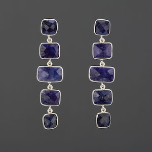 Cinque orecchini con pietra di zaffiro quadrata in castone d'argento, orecchini lunghi con catena pendente in zaffiro, orecchini per la nascita a settembre, regalo per la festa della mamma, regalo per l'anniversario
