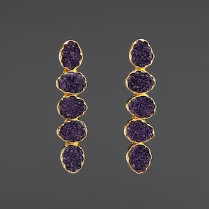 Lange baumelnde tief lila Quarz Druzy Ohrring, fünfstufige lila Quarz Druzy Ohrring, gewickelt Quarz Druzy, lila Kleid Ohrring