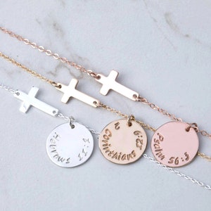 Personalisierte Bibel Vers Kreuz Halskette, Hand gestempelt, Seitlich Kreuz, Glauben Halskette, benutzerdefinierte Notiz Karte, Konfirmation Geschenk, Taufe Geschenk, Patin